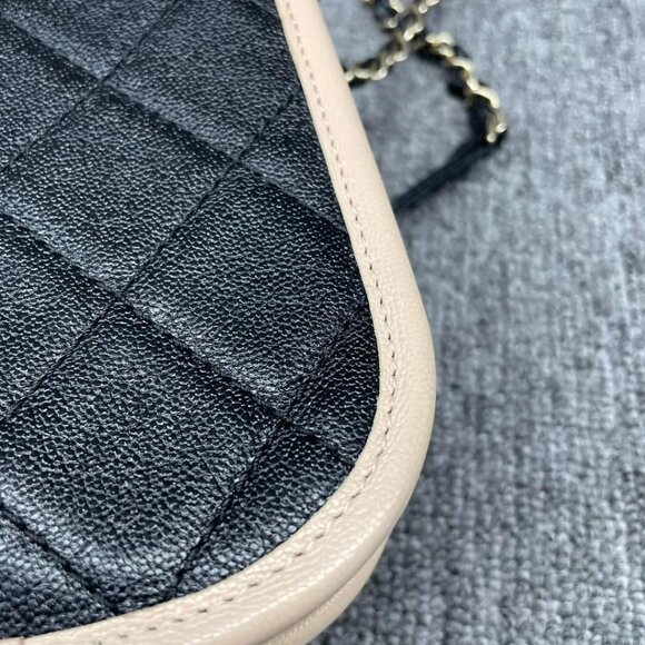 100% Authentic CHANEL Leather Shoulder Bag - Picture 10 of 15